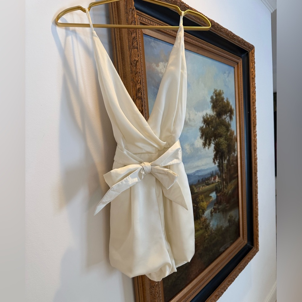 Nikki's Beach House Boutique White Bubble Shorts Romper XS